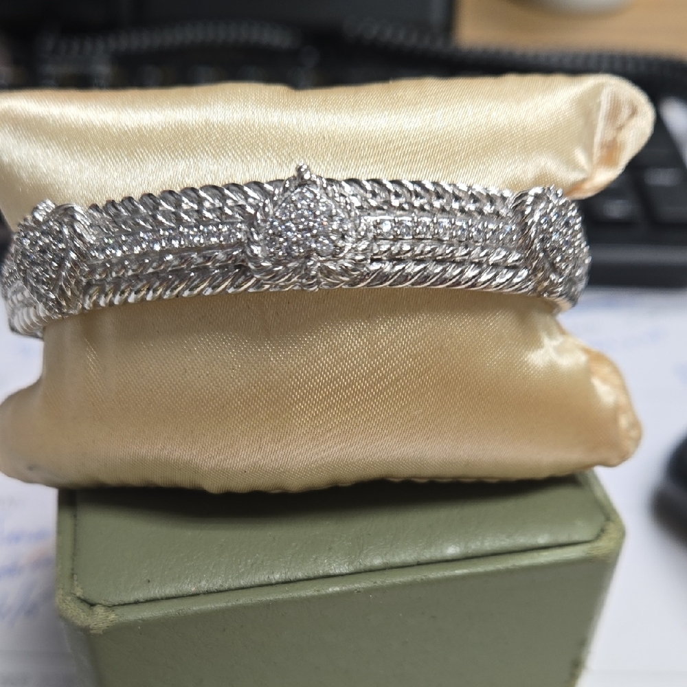 Elegant Silver Women's Bracelet